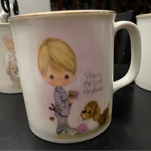 Vintage Precious Moments Coffee Mugs & one Plate - Picture 3 of 10